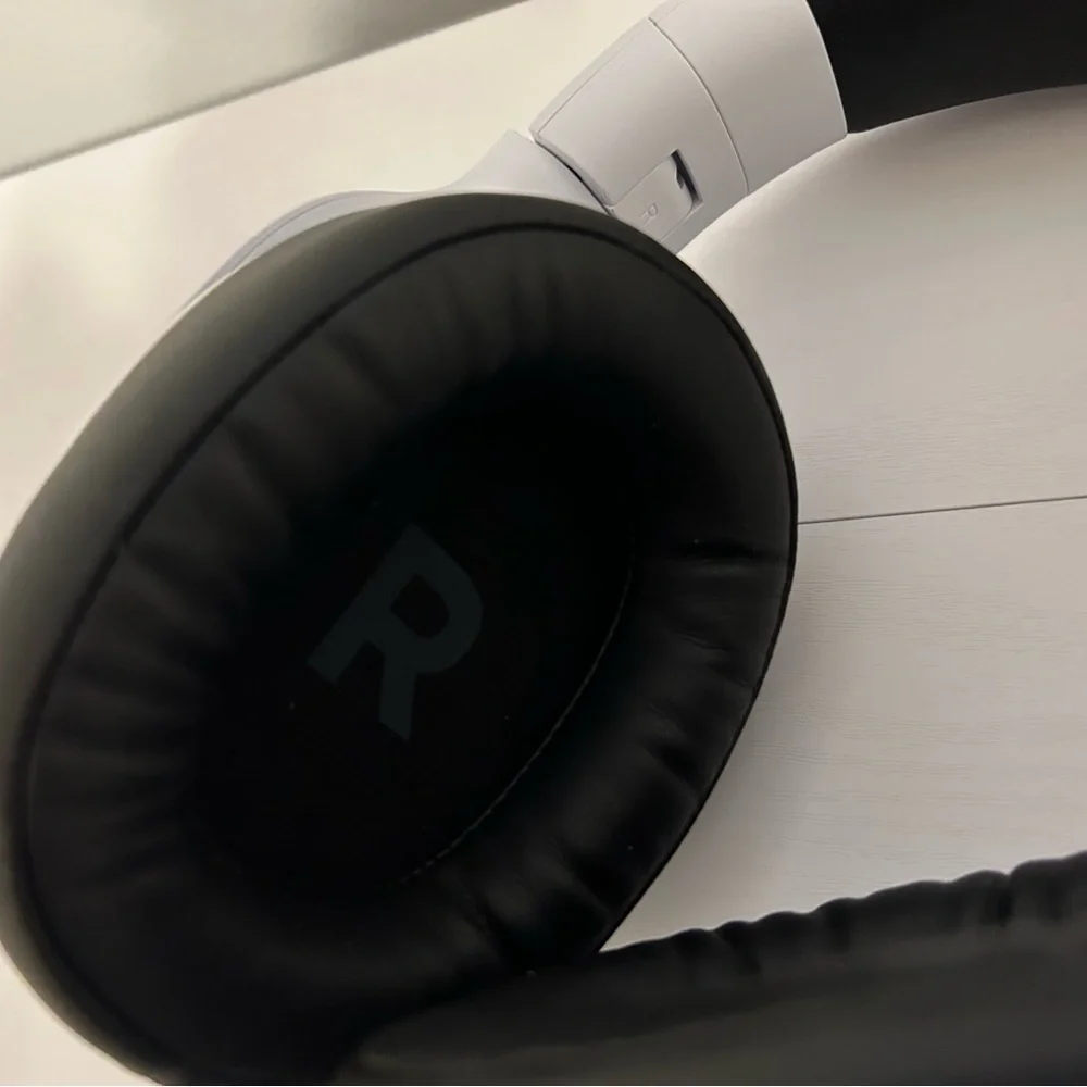 Perfect PS5/PS4/PC Headset Surround Sound White New 70H Battery and more